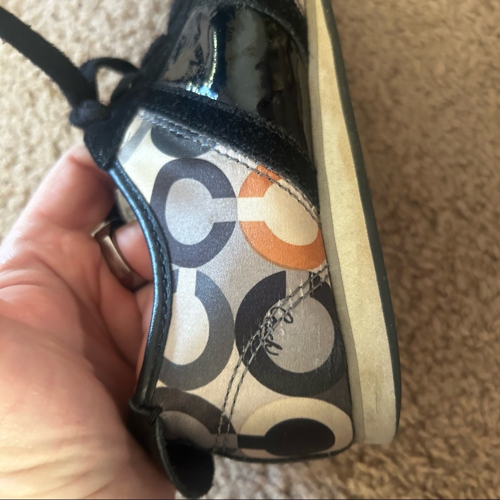 COACH sz 7 lave up Paxton shoes